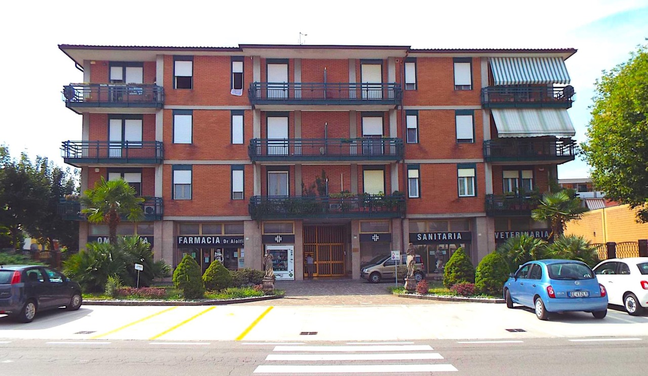 Deruba la farmacia di Romano per due volte in due giorni, il titolare lo insegue e lo fa arrestare