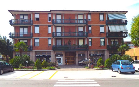 Deruba la farmacia di Romano per due volte in due giorni, il titolare lo insegue e lo fa arrestare