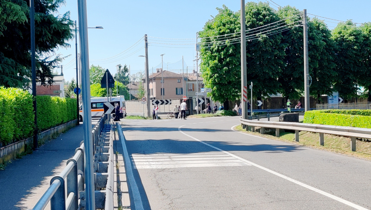 Ciclista accusa malore vicino al cimitero di Arzago: trasportato in elisoccorso in ospedale