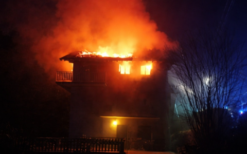 «Aiutiamo la famiglia Balicco, sfollata dopo l’incendio della loro casa a Mezzoldo»