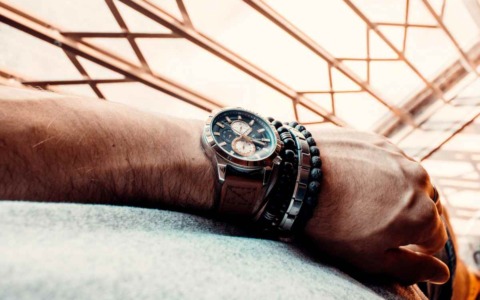 Orologi uomo: come scegliere un modello tra eleganza, design e funzionalità