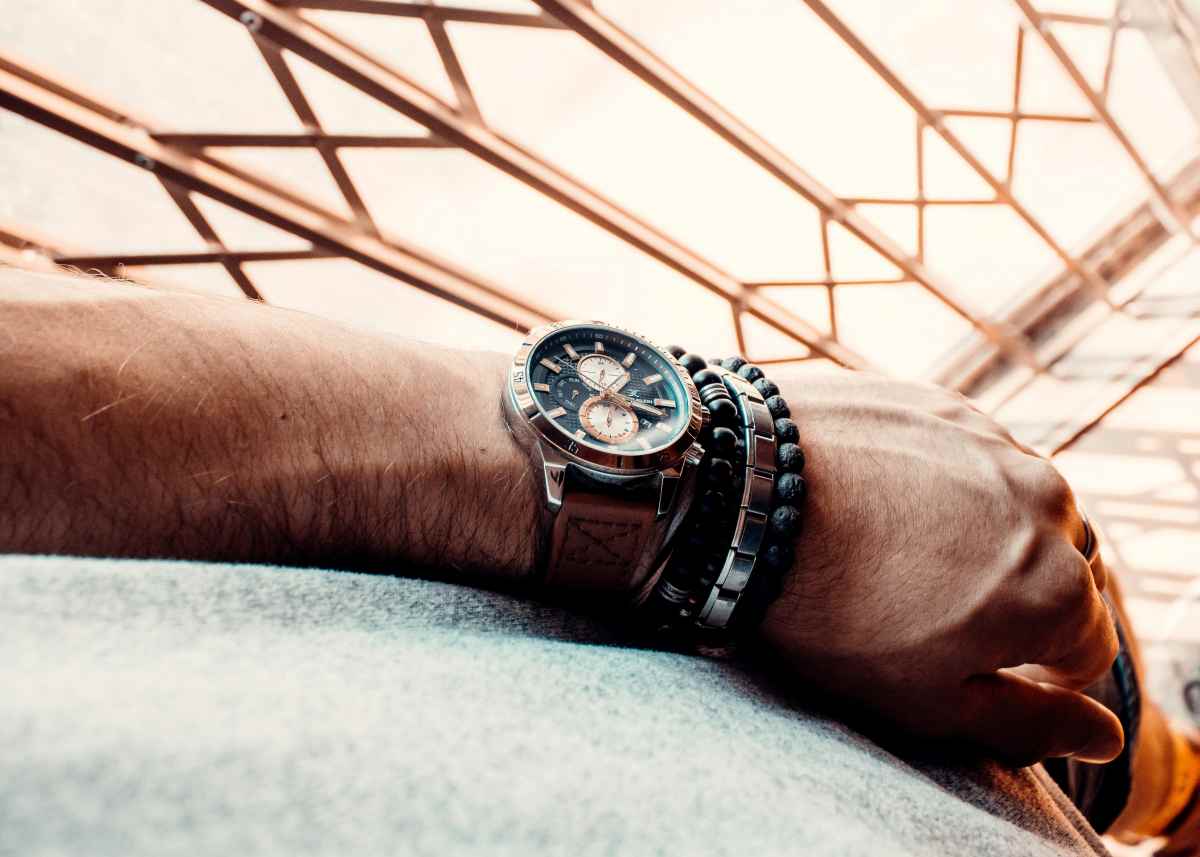 Orologi uomo: come scegliere un modello tra eleganza, design e funzionalità