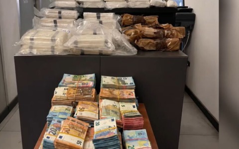 Nell’area di sosta di Stezzano per scambiarsi droga e contanti: due arrestati