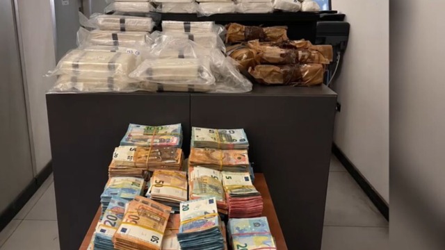 Nell’area di sosta di Stezzano per scambiarsi droga e contanti: due arrestati
