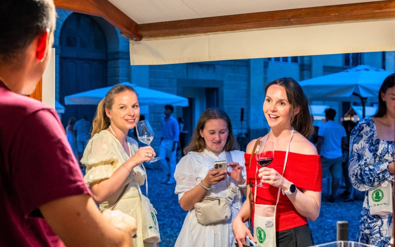“Evviva Valcalepio Doc”: in piazza Carrara (di fronte all’Accademia) 50 anni di storia e vino, in festa