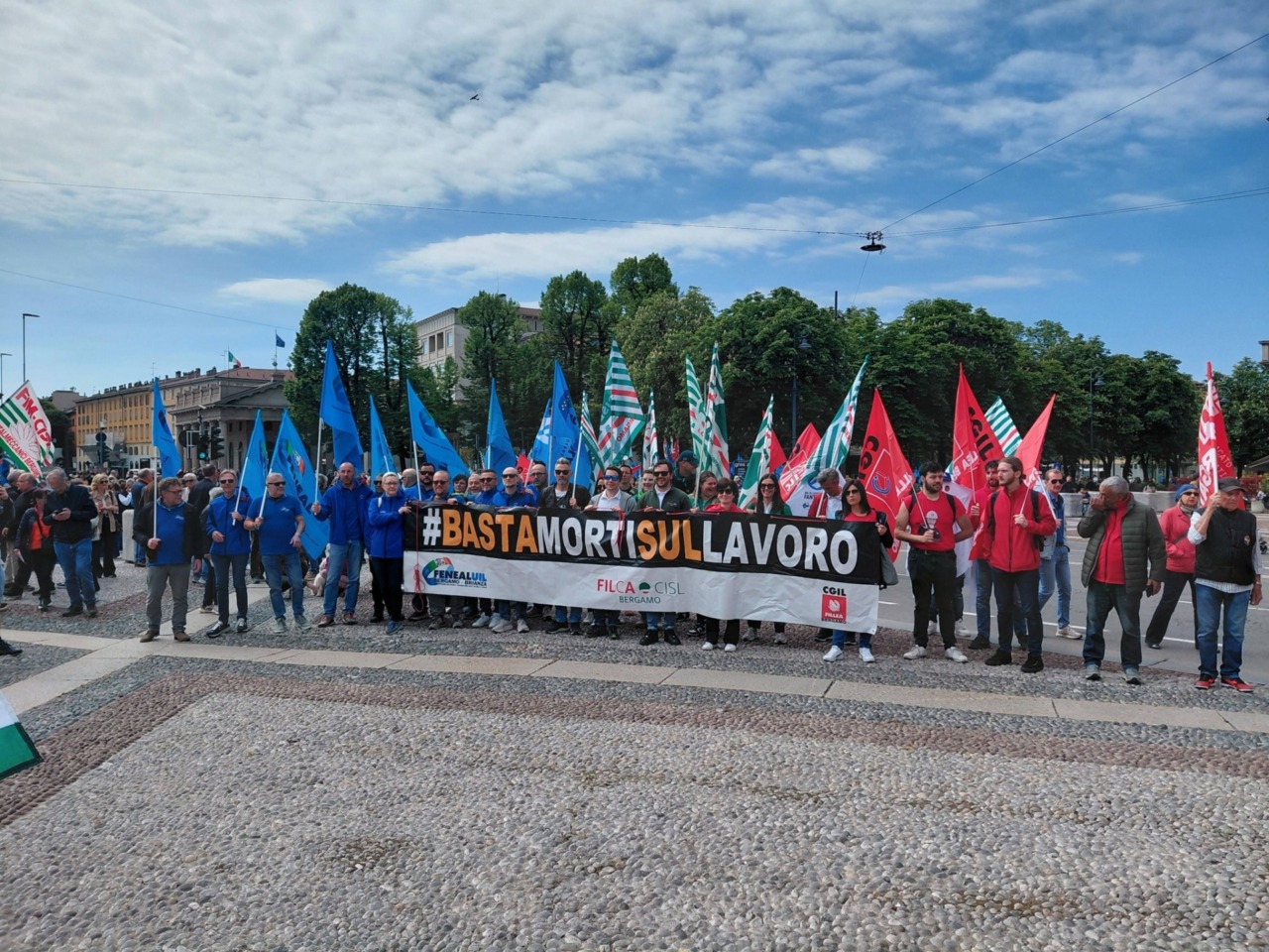 Primo maggio a Bergamo, il lavoro c’è ma resta fragile: in piazza la richiesta di dignità