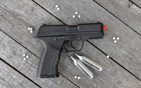 A scuola in Città Alta con un’arma, ma era una pistola da soft air: denunciato ragazzino di 15 anni