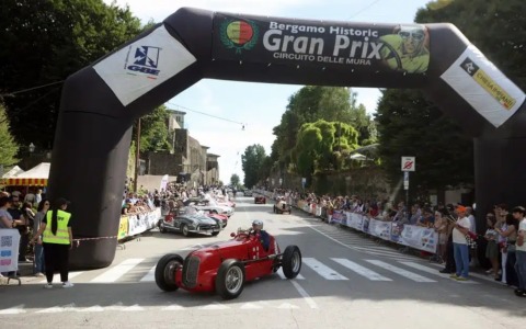 Il Bergamo Historic Gran Prix 2026 è alle porte: auto e moto storiche in gara sul Circuito delle Mura
