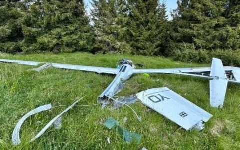 Schianto tra le montagne sopra Gorno: precipita un aliante, muore un inglese di 68 anni