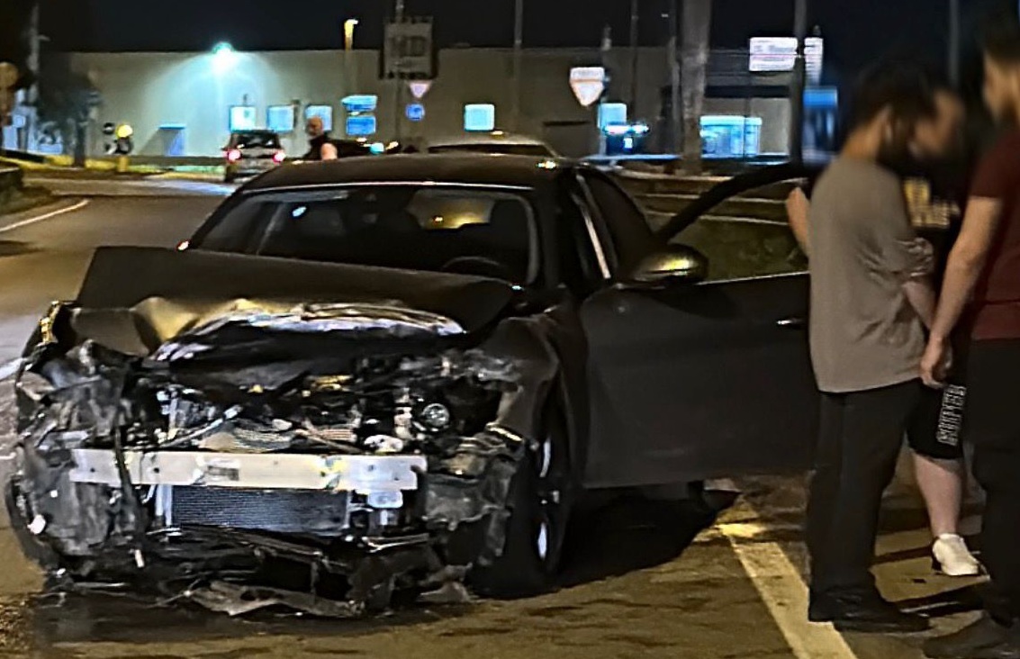 Tre giovani illesi ad Antegnate dopo un incidente da brividi: distrutta l’auto