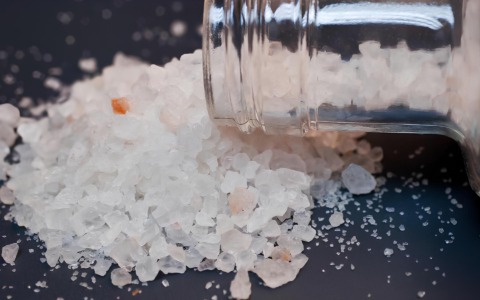 Droga, sesso e… usura: l’indagine shock partita da Gandino e arrivata a una casa di Treviolo