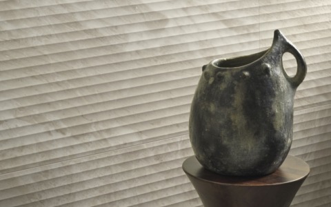 Quando la materia definisce lo spazio: la visione di Ceramiche Refin
