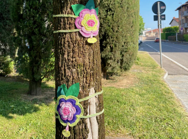 Un fiore all’uncinetto per ogni nuovo nato a Orio al Serio nel 2025 (un anno rivelatosi speciale)