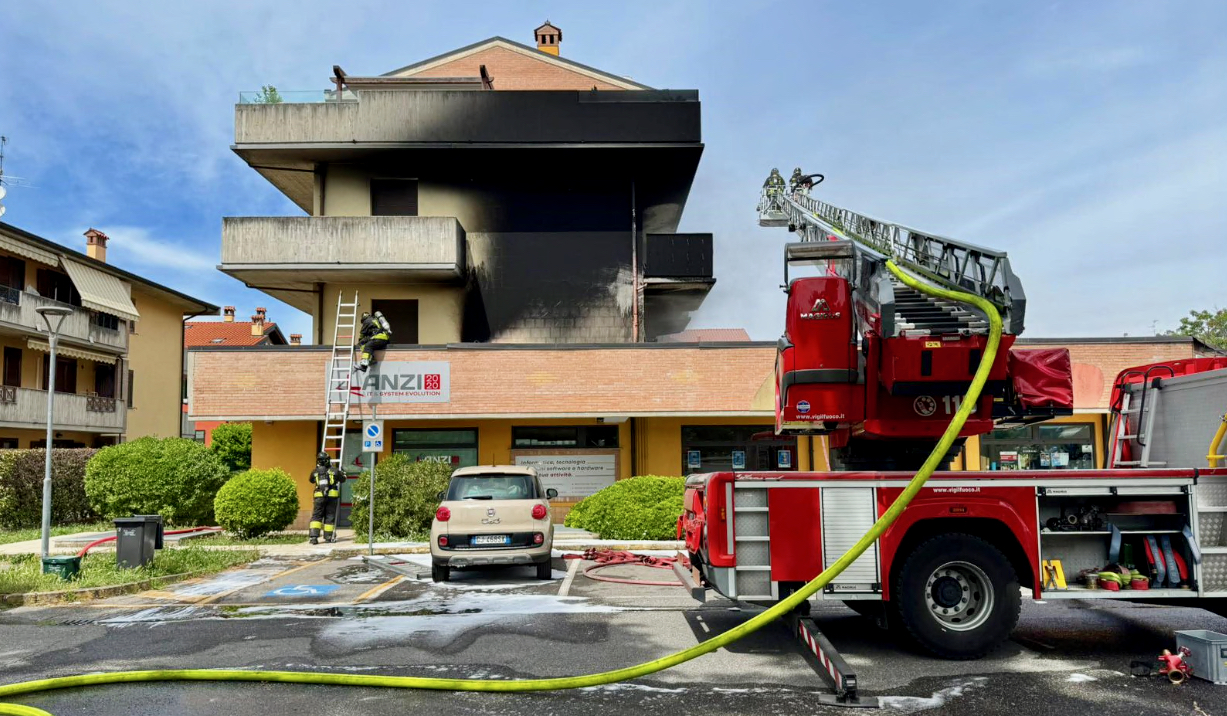 Rogo in via Segantini a Dalmine, bilancio critico: 4 appartamenti inagibili e 8 sfollati