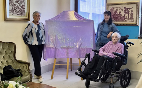 A 96 anni, Teresa Colciaghi espone i suoi bellissimi ricami alla Rsa di Dalmine