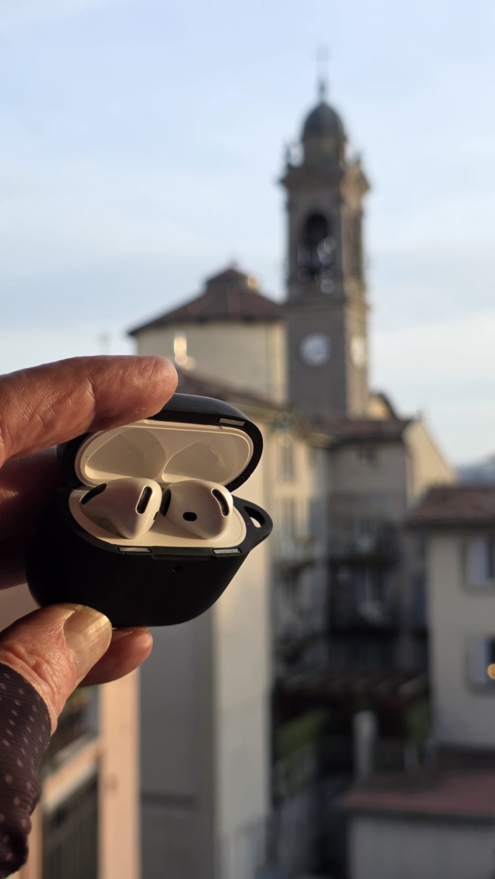 L’appello dalla Germania per ritrovare le AirPods rubate: un bergamasco si fa in quattro e le ritrova