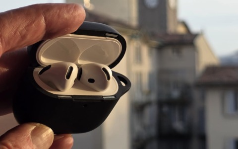 L’appello dalla Germania per ritrovare le AirPods rubate: un bergamasco si fa in quattro e le ritrova