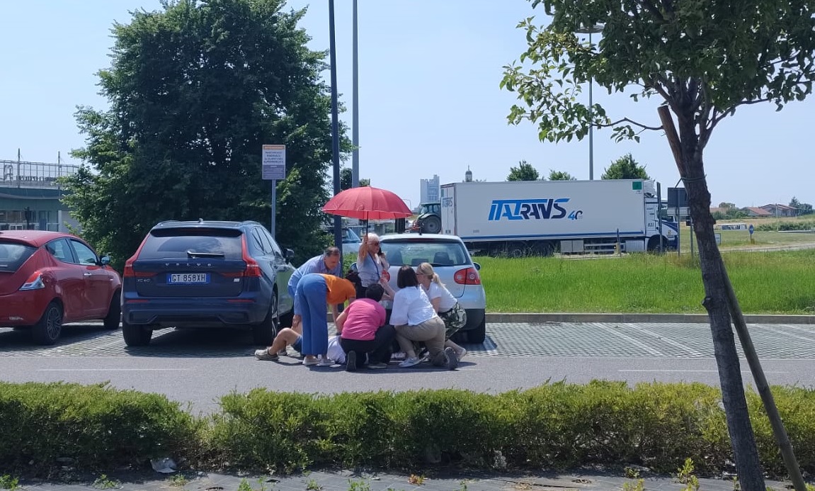 Un 59enne colpito al petto da una freccia (o una fiocina) nel parcheggio di un supermercato a Carvico