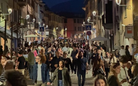 Arriva la bella stagione, arriva la Notte Bianca di Borgo Santa Caterina: eventi e auto d’epoca