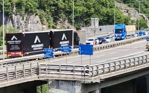Camion contromano sul viadotto di Sedrina, scampato il peggio