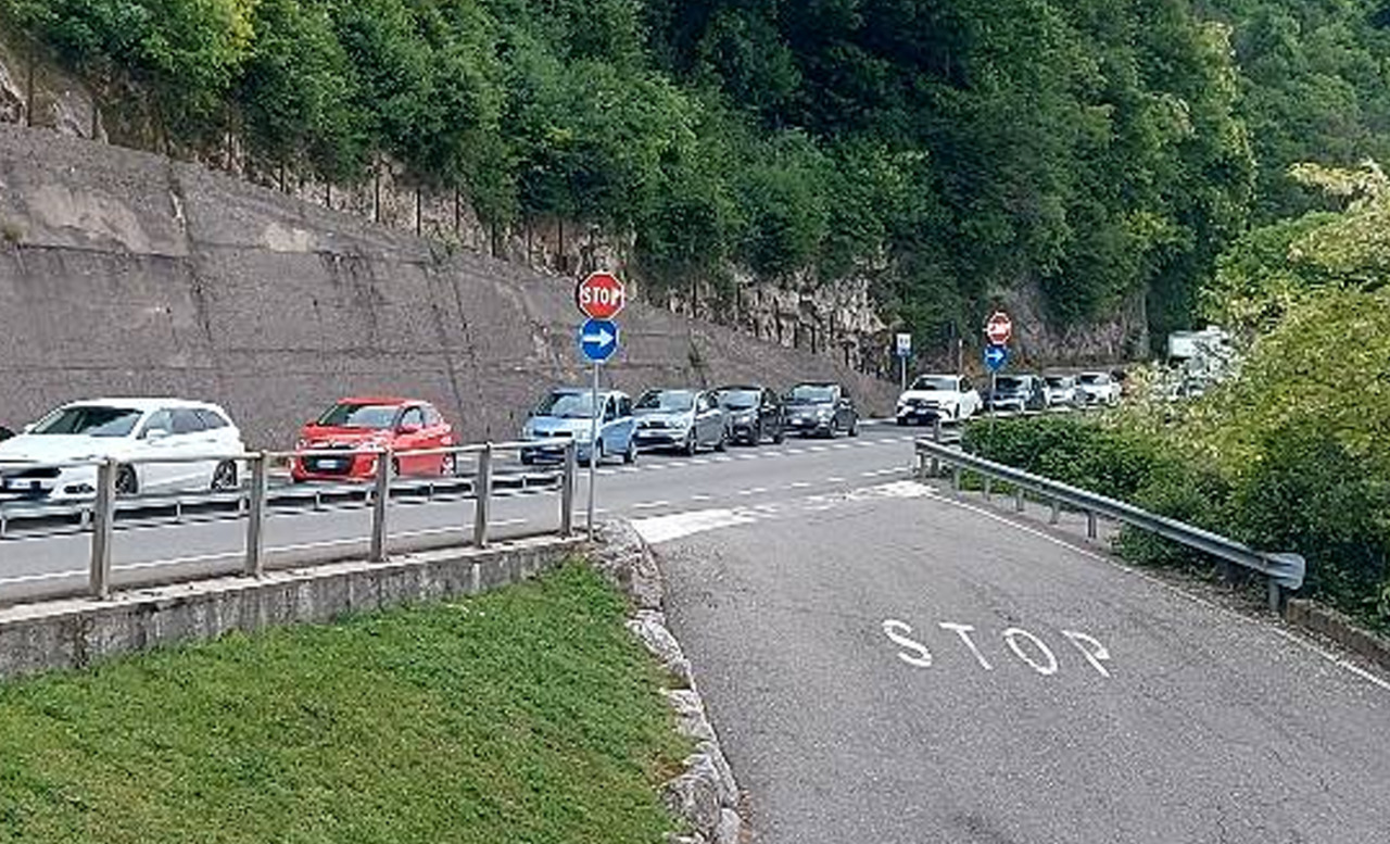 L’incubo del traffico in Val Brembana (con i lavori): un’ora e mezza da Zogno a Bergamo