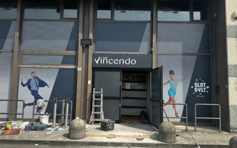 Con un furgone sfonda la porta della sala slot, ma dentro c’era un dipendente e fugge