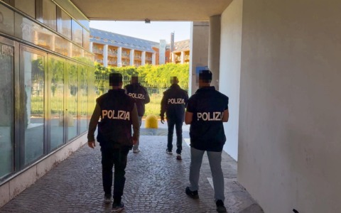 Controlli su B&B e autonoleggio: nove operatori accusati di violazioni nelle procedure di identificazione