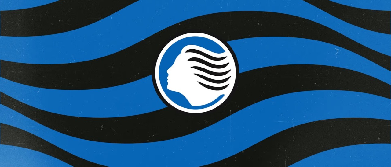 La Dea al centro: svelato il nuovo logo dell’Atalanta, nero e azzurro con la forma circolare anni ’80