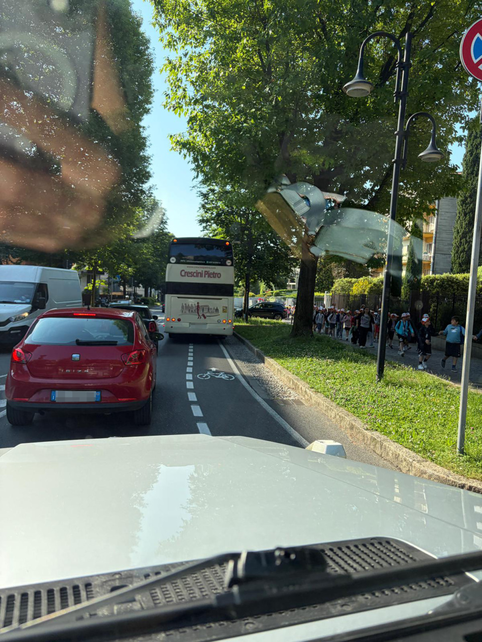 I bus turistici provocano disagi in viale Vittorio Emanuele, Tentorio: «Perché non spostarli altrove?»