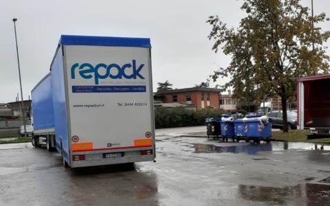 Puzze in via Mascagni a Stezzano, il Comune ha perso la pazienza e usa il pugno duro