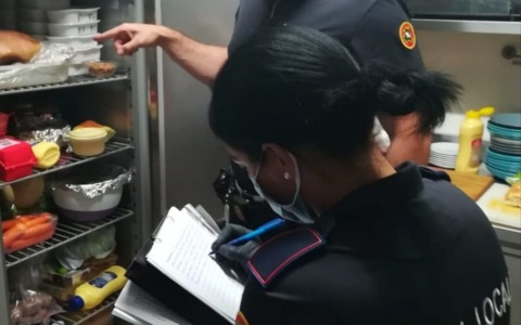 Condizioni igieniche precarie e lavoro nero: maxi multa e sospensione per una macelleria islamica di Caravaggio