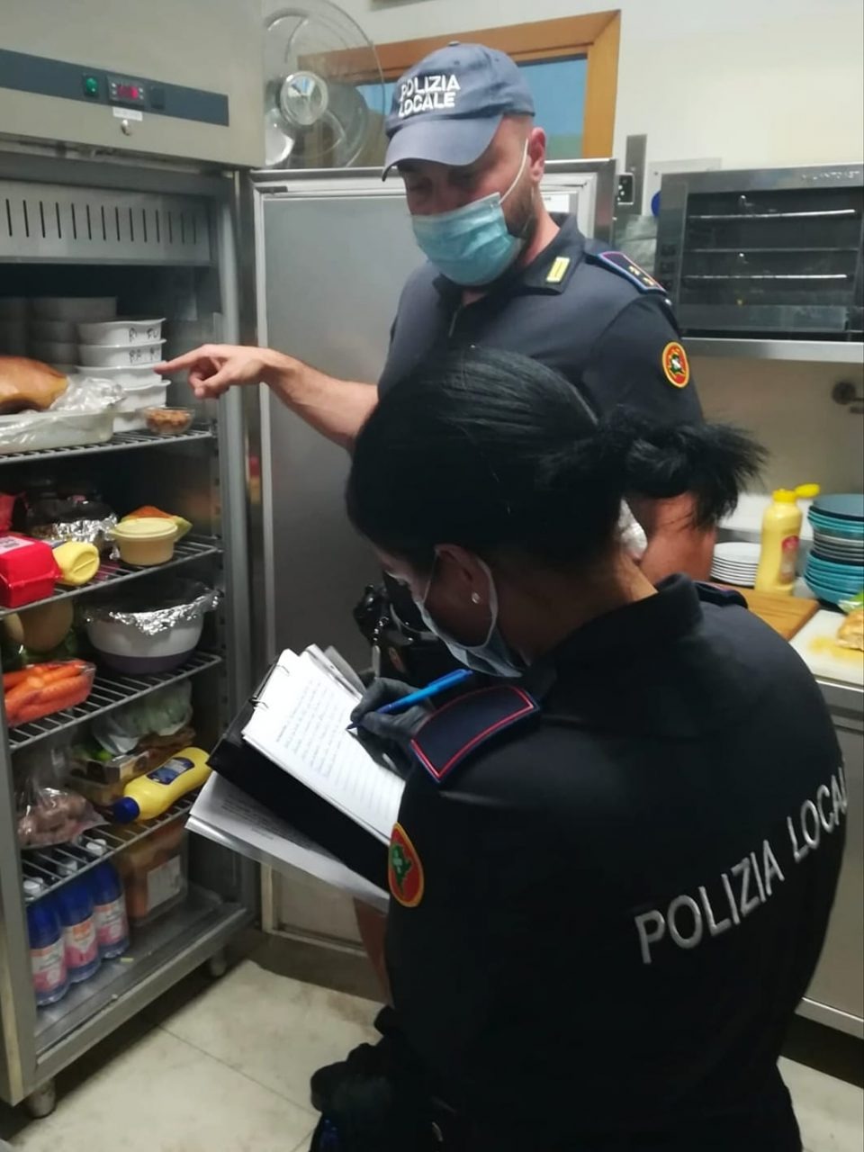 Condizioni igieniche precarie e lavoro nero: maxi multa e sospensione per una macelleria islamica di Caravaggio