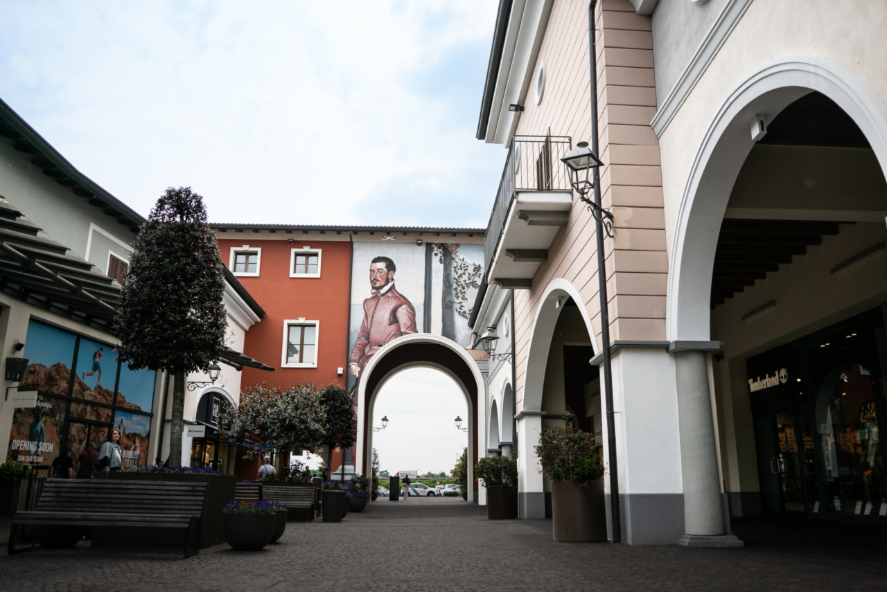 Shopping e arte si incontrano al Franciacorta Designer Village