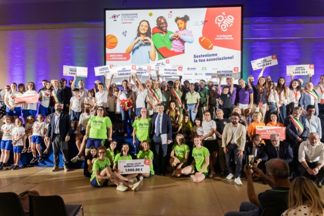 Premio “Costruiamo il Futuro”, volontariato bergamasco in festa: distribuiti 87 mila euro a 67 realtà locali