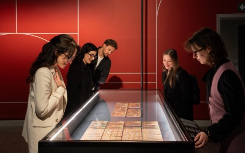 Dopo il successo all’Accademia Carrara, la mostra sui Tarocchi vola a New York