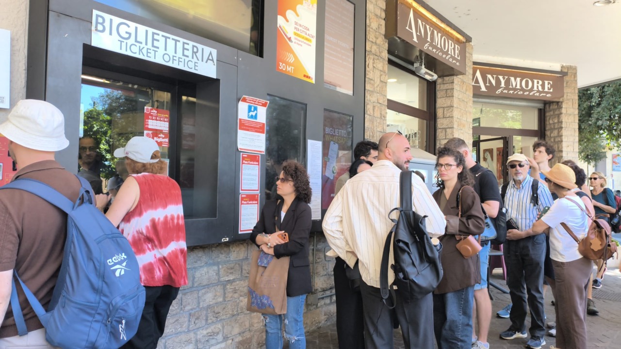 Disagi alla funicolare per Città Alta: fuori servizio le emettitrici automatiche di biglietti