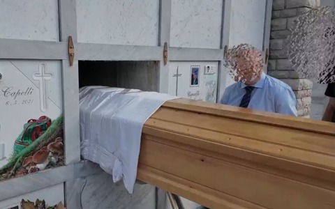 Simulazione dei carabinieri al cimitero di Strozza: una persona sola avrebbe potuto profanare la tomba