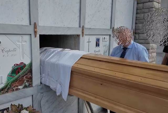 Simulazione dei carabinieri al cimitero di Strozza: una persona sola avrebbe potuto profanare la tomba