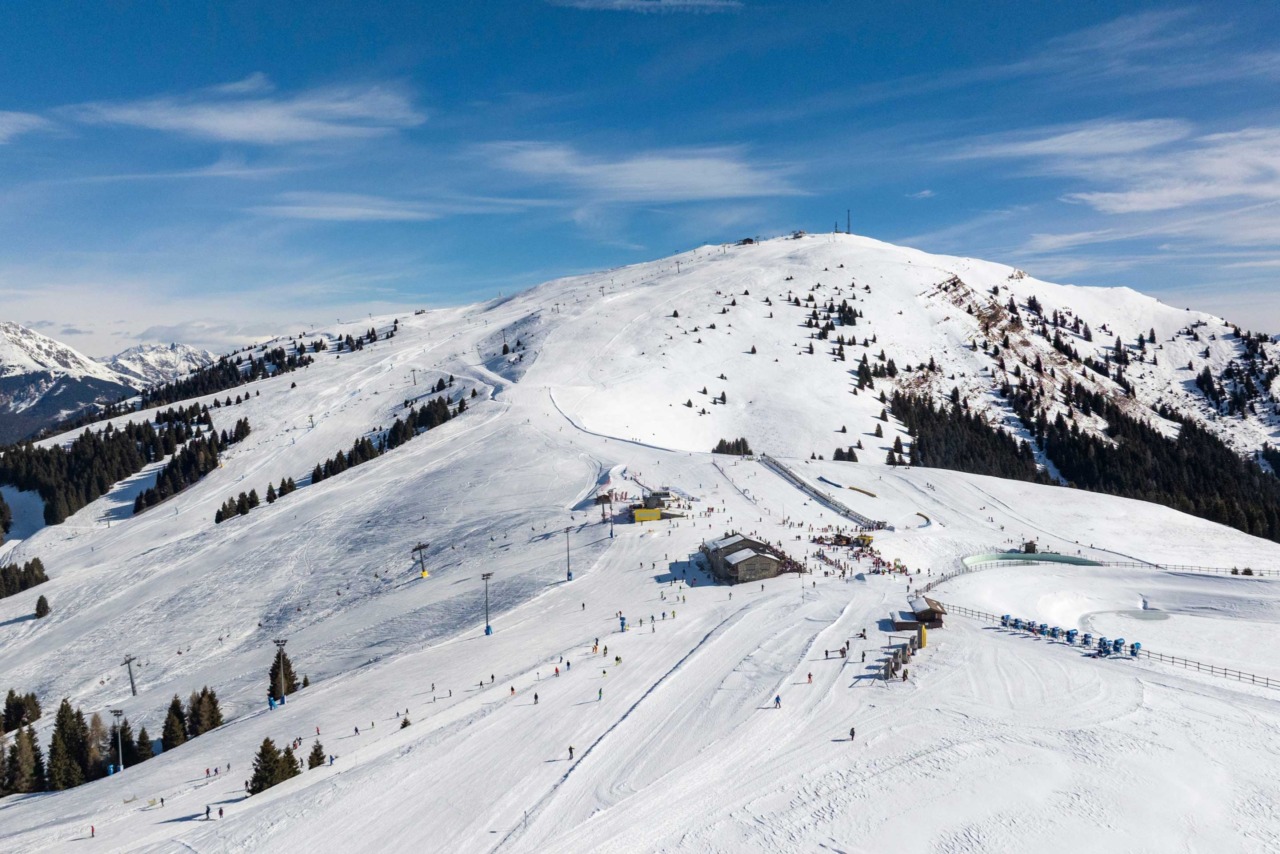 Monte Pora apre la prevendita degli stagionali 2026/2027: in palio 4 paia di sci Rossignol