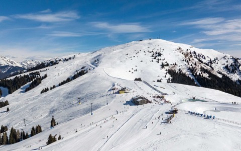 Monte Pora apre la prevendita degli stagionali 2026/2027: in palio 4 paia di sci Rossignol