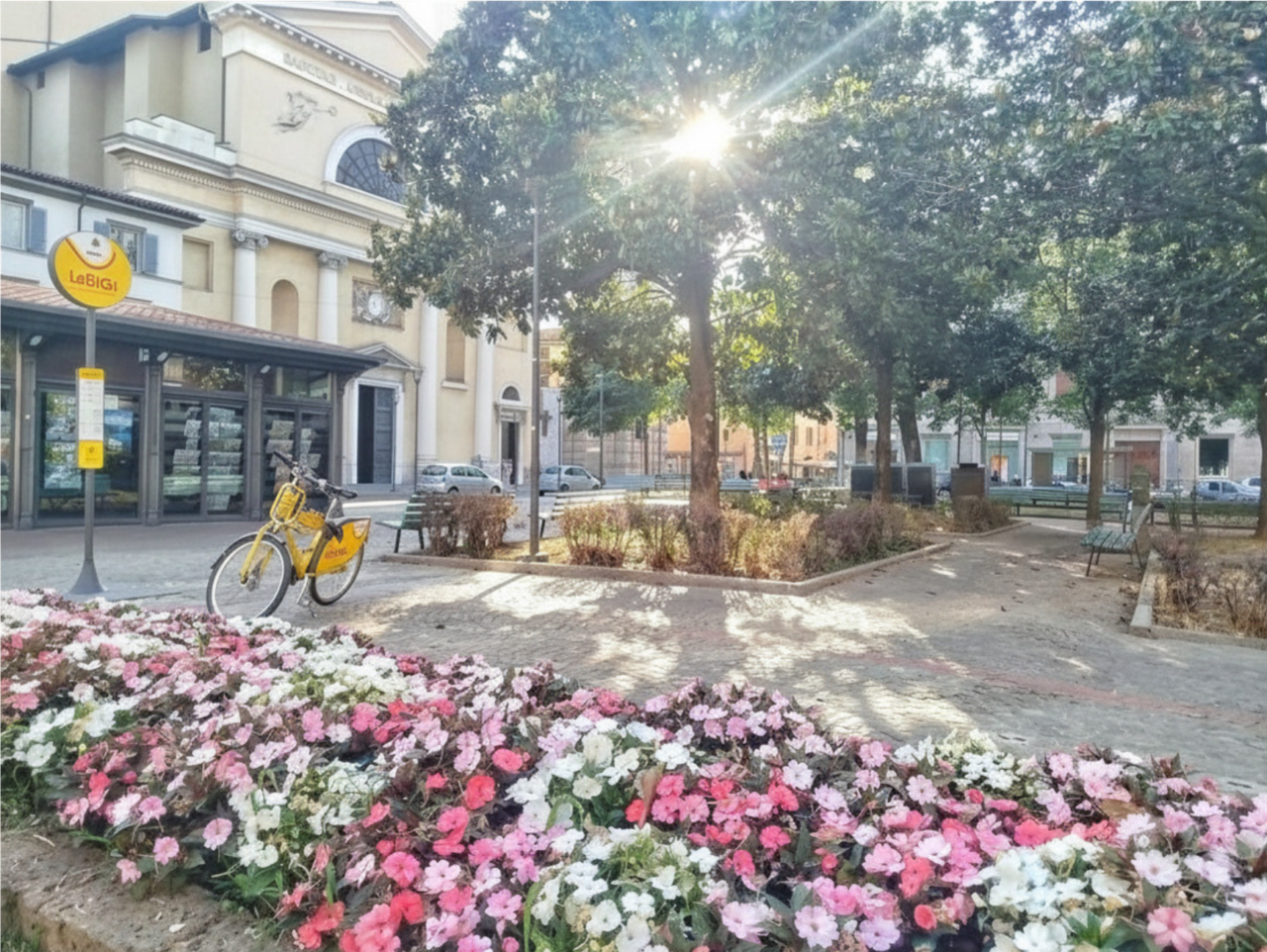 Verde, panchine e fontana: adesso piazza Sant’Anna a Bergamo splende di nuovo