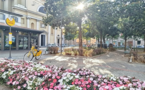 Verde, panchine e fontana: adesso piazza Sant’Anna a Bergamo splende di nuovo