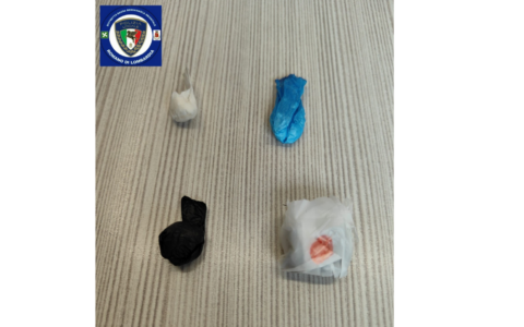 Spaccio vicino all’oratorio di Romano, interviene la polizia locale: sequestrate hashish e cocaina