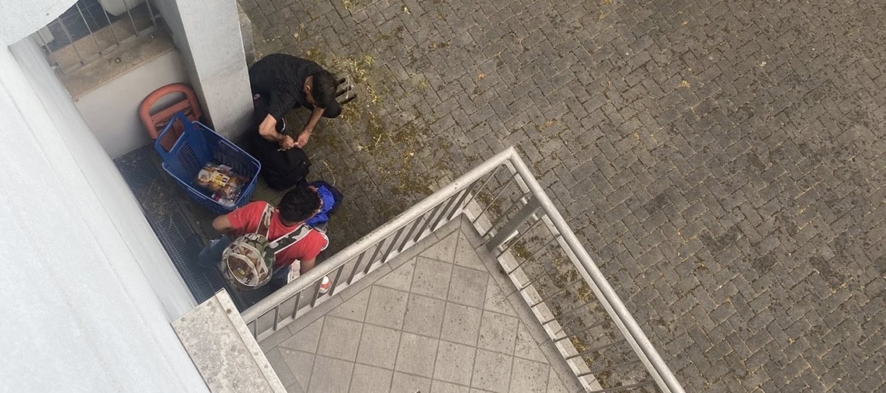 Degrado nella zona dell’ex Lidl di Romano, senza fissa dimora ubriachi sotto le abitazioni