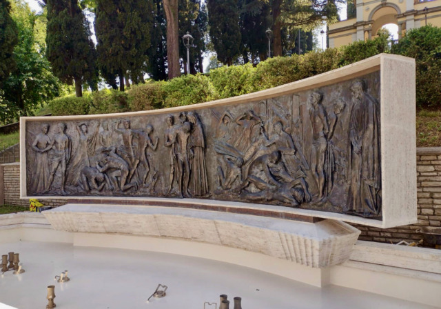 Una lunga attesa, ma la fontana di piazza della Libertà a Ponte San Pietro torna a zampillare