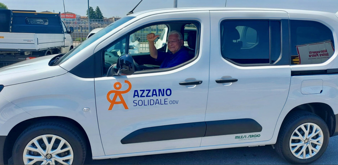 Azzano Solidale fa festa: un nuovo mezzo per aiutare le persone e… una sagra
