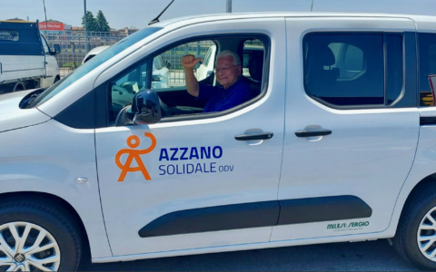 Azzano Solidale fa festa: un nuovo mezzo per aiutare le persone e… una sagra