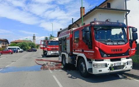 Muore tra le fiamme nel bosco di casa a Pradalunga: trovato senza vita un pensionato di 71 anni