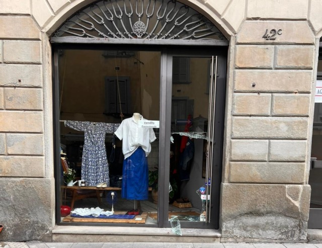 Ennesimo furto in centro a Bergamo, vittima la boutique Valentina Ravasio in via Sant’Alessandro