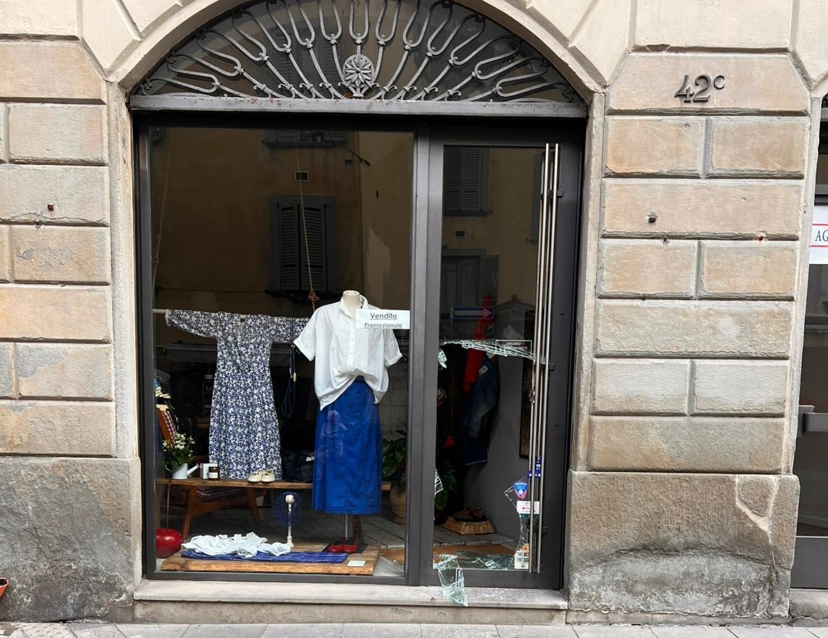 Ennesimo furto in centro a Bergamo, vittima la boutique Valentina Ravasio in via Sant’Alessandro